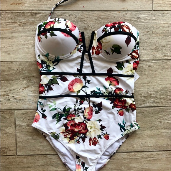 Romantic Floral Print Halter Swimsuit - Picture 4 of 4